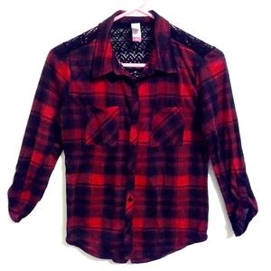 No Boundaries Women's Crochet Checkered Blouse Med